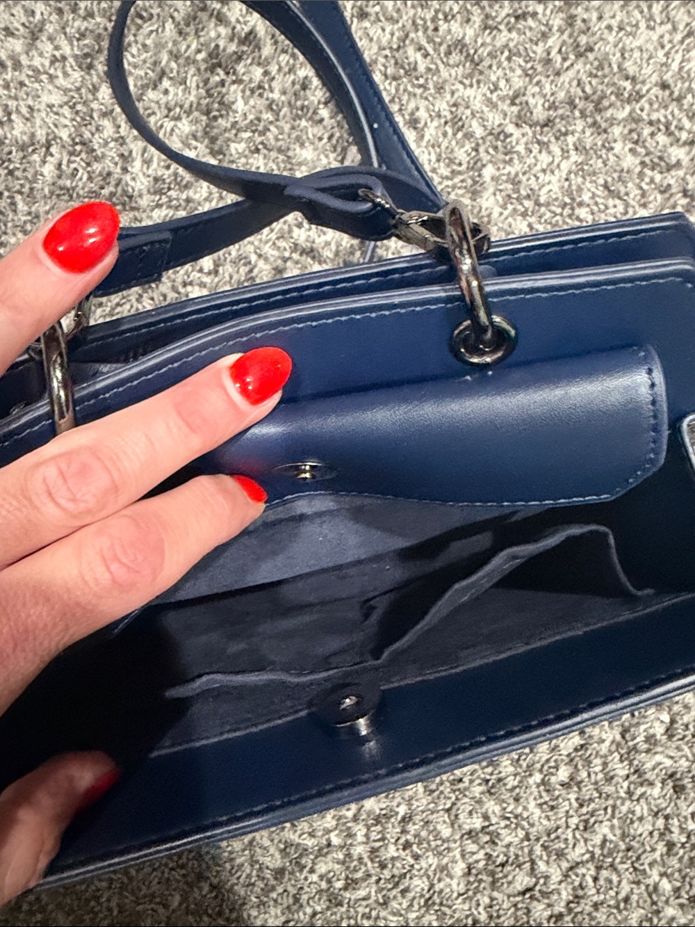 Steve Madden Navy Boxy Logo Crossbody - Picture 3 of 4